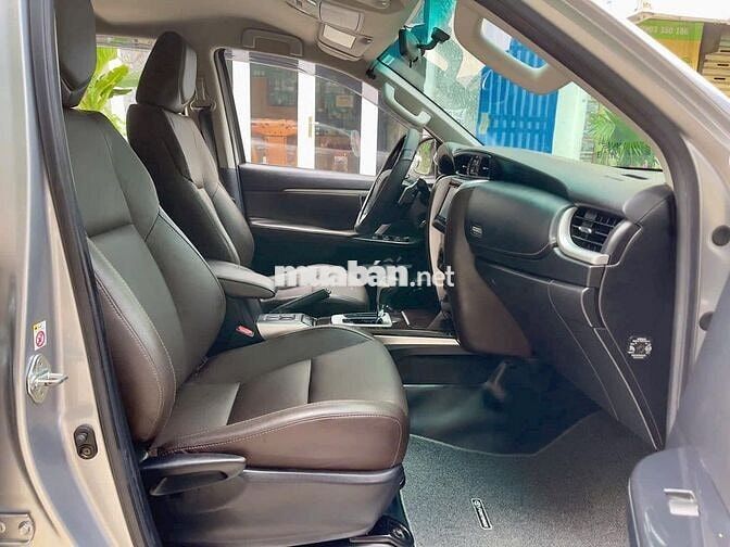Toyota Fortuner 2.4G 4x2 AT 2019 Bạc | 52,000 Km