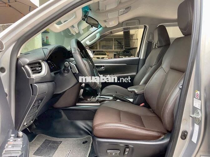 Toyota Fortuner 2.4G 4x2 AT 2019 Bạc | 52,000 Km