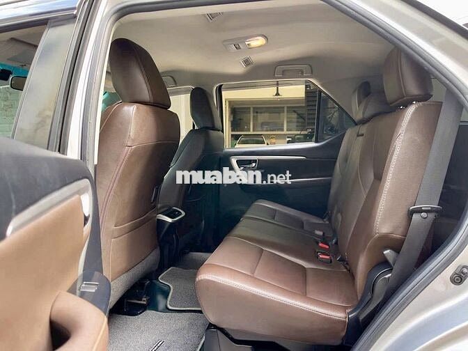Toyota Fortuner 2.4G 4x2 AT 2019 Bạc | 52,000 Km