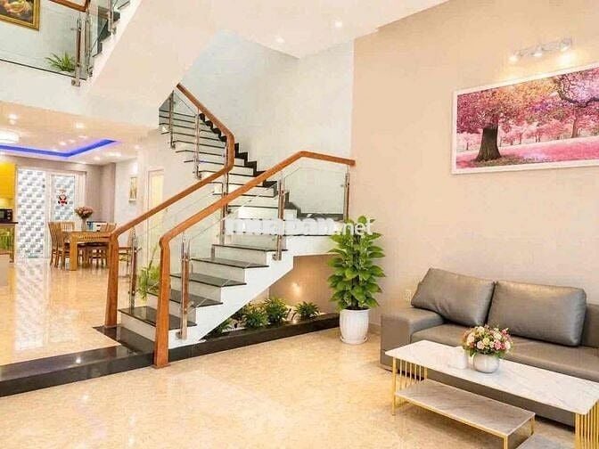 111 CHO THUÊ NHÀ NGUYÊN CĂN RỘNG RÃI MẶT TIỀN ĐẸP