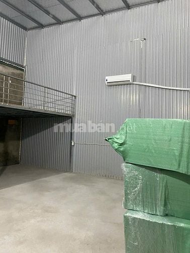 Cho thuê kho Hạ Yên Quyết, 135m² + 30m² gác sép = DTSD 165m², giá 15tr