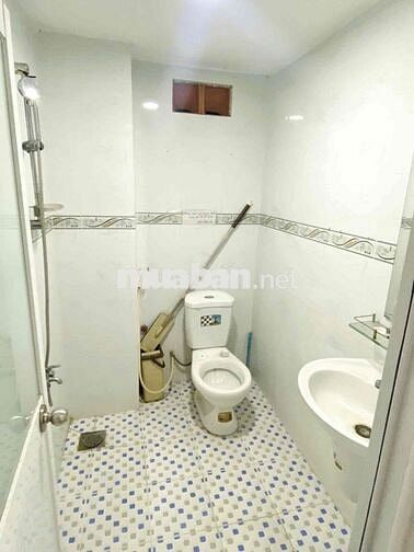 Nhà nguyên căn cho thuê MẶT TIỀN Võ Thị Sáu quận 1