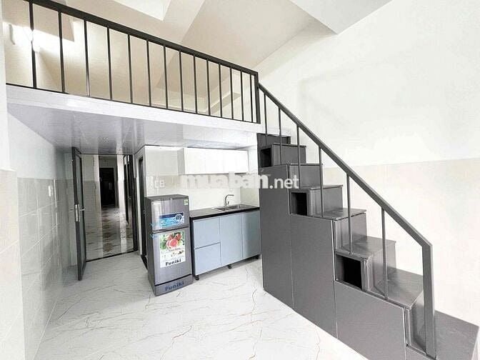 Cho Thuê Phòng Gác Ban Công Ngay Bến Vân Đồn Quận 4