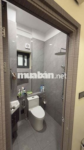 CHO THUÊ CĂN HỘ DỊCH VỤ CAO CẤP ĐẦY ĐỦ TIỆN NGHI (PHÒNG CÓ BAN CÔNG) M