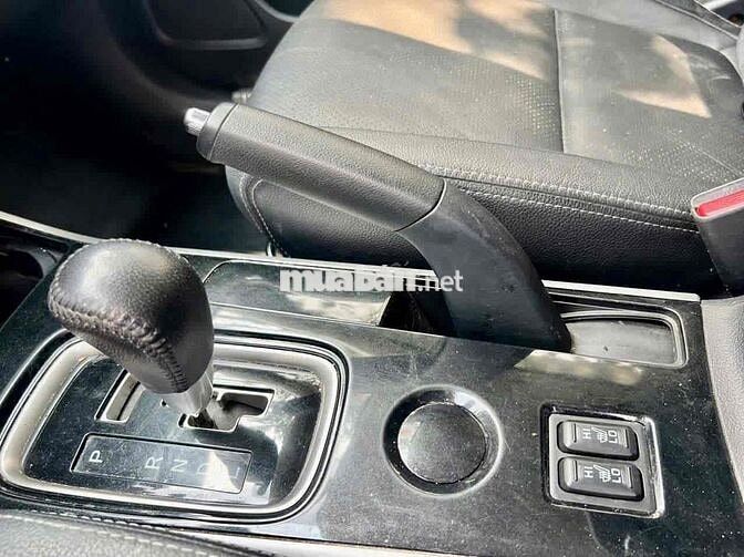 Mitsubishi Outlander 2.0 Premium 2019 Trắng