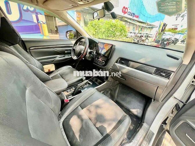 Mitsubishi Outlander 2.0 Premium 2019 Trắng