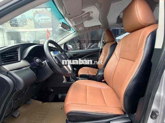 Toyota Innova 2.0E 2021 Số sàn xuất được VAT