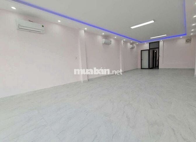 CHO THUÊ NHÀ 5X22(TRỆT+3LẦU+ ST) THANG MÁY FULL MÁY LẠNH TẦNG LẦU