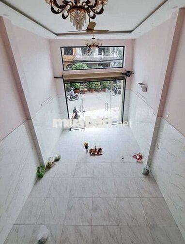 CHO THUÊ NHÀ 5X22(TRỆT+3LẦU+ ST) THANG MÁY FULL MÁY LẠNH TẦNG LẦU