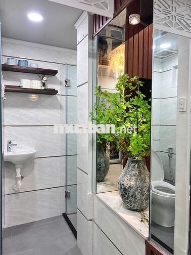 Cho thuê nhà 18A/ Nguyễn Thị Minh Khai Q.1 - 5x8m- 2 Lầu