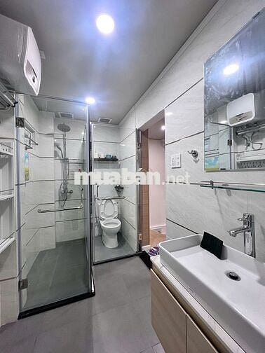 Cho thuê nhà 18A/ Nguyễn Thị Minh Khai Q.1 - 5x8m- 2 Lầu