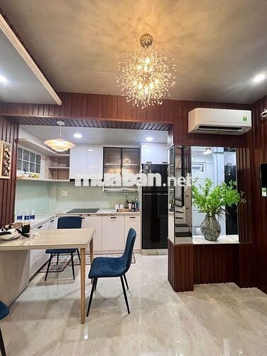 Cho thuê nhà 18A/ Nguyễn Thị Minh Khai Q.1 - 5x8m- 2 Lầu