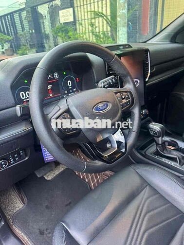 Ford Everest Titan 4x2 2023 Đỏ 30.000 Km