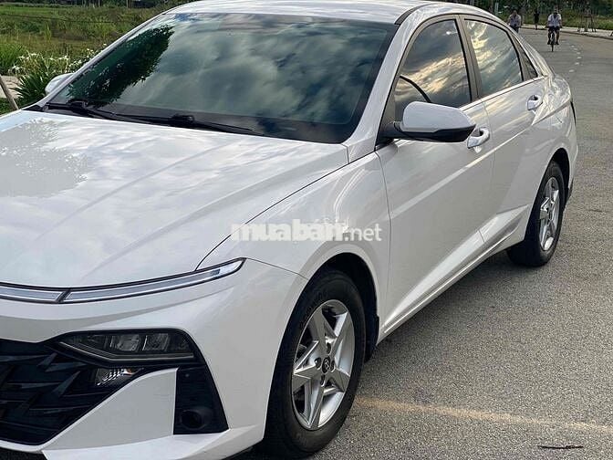 Hyundai Accent Trắng 5 chỗ