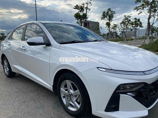 Hyundai Accent Trắng 5 chỗ