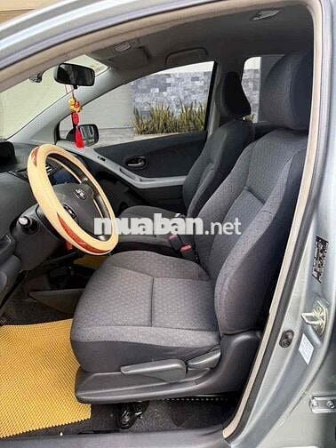 Toyota Yaris 2011 Bạc