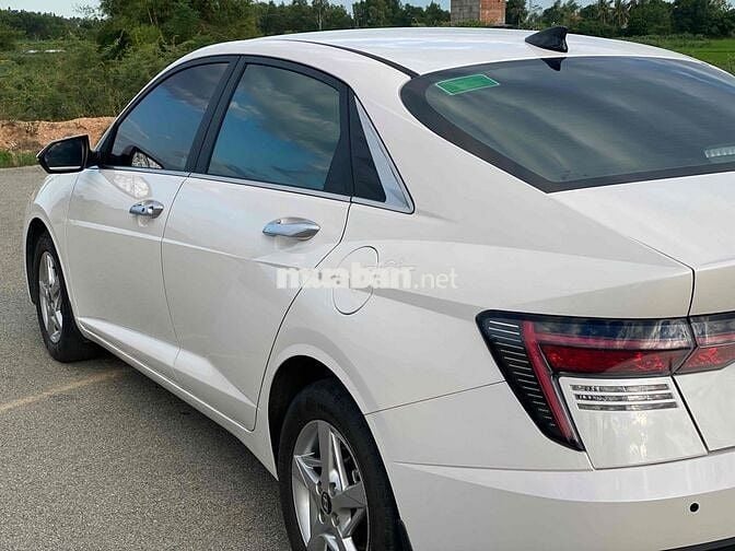 Hyundai Accent Trắng 5 chỗ