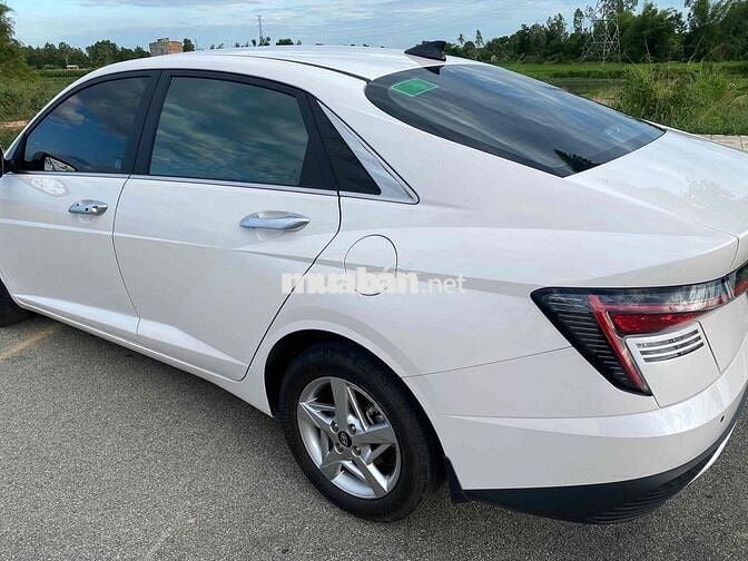Hyundai Accent Trắng 5 chỗ
