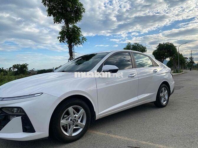 Hyundai Accent Trắng 5 chỗ