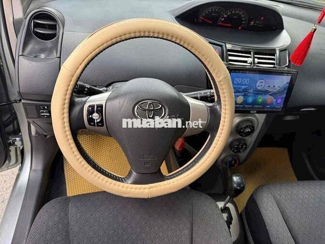 Toyota Yaris 2011 Bạc
