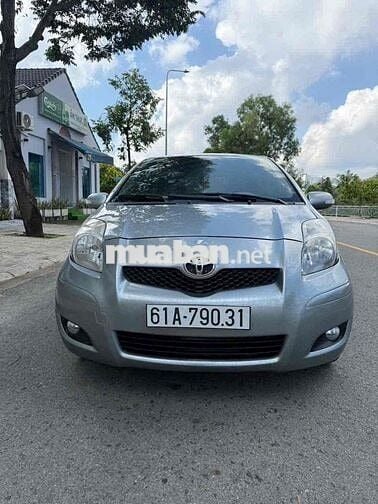 Toyota Yaris 2011 Bạc