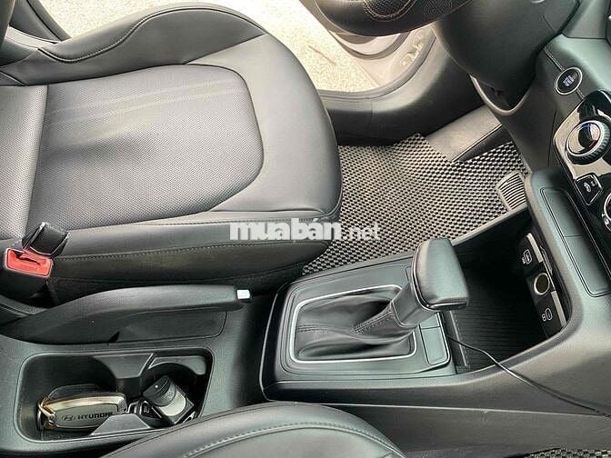 Hyundai Accent Trắng 5 chỗ