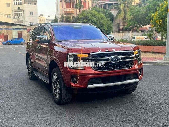 Ford Everest Titan 4x2 2023 Đỏ 30.000 Km