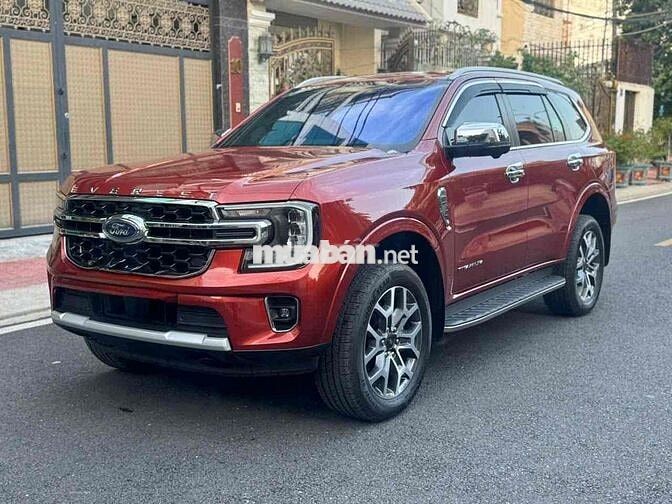 Ford Everest Titan 4x2 2023 Đỏ 30.000 Km