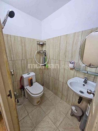 Bán gấp Nhà đẹp 2 Tầng Tỉnh Lộ 10, 56m2, hẻm 7M thông xe tải tránh 3t9