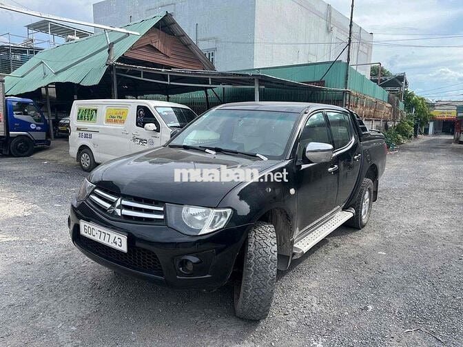 Mitsubishi Triton Đen Sàn Da 5 Chỗ