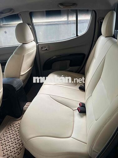 Mitsubishi Triton Đen Sàn Da 5 Chỗ
