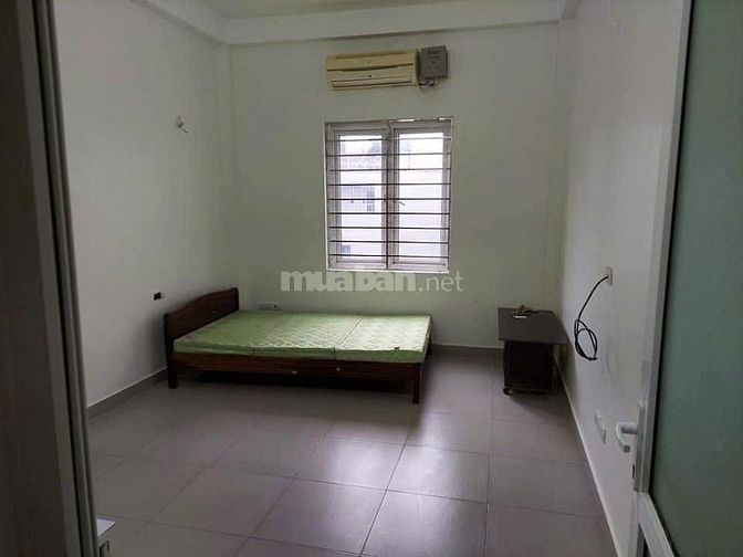 Cho thuê tầng 4 nhà phố Bùi Xương Trạch, DT 34m2, 2 phòng, bếp chung