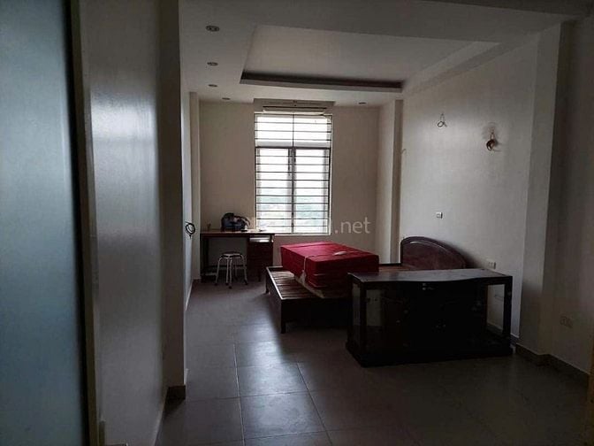 Cho thuê tầng 4 nhà phố Bùi Xương Trạch, DT 34m2, 2 phòng, bếp chung
