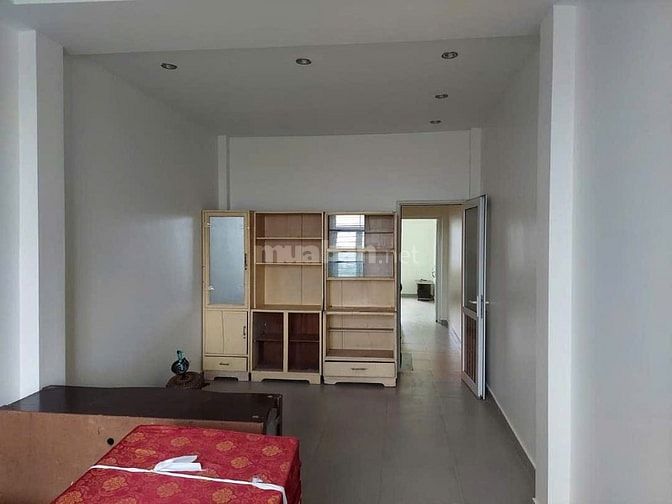 Cho thuê tầng 4 nhà phố Bùi Xương Trạch, DT 34m2, 2 phòng, bếp chung