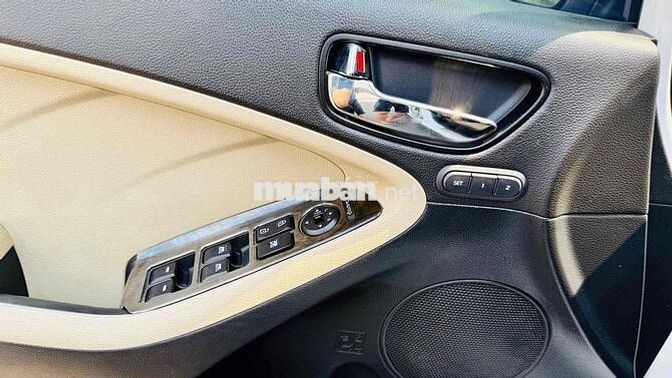 KIA Cerato 2018 2.0 bản full Trắng Tự động