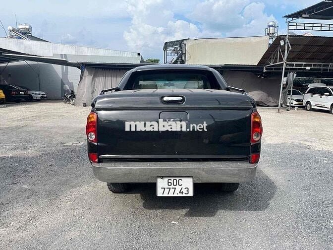Mitsubishi Triton Đen Sàn Da 5 Chỗ