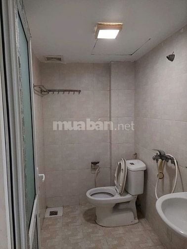 Cho thuê tầng 4 nhà phố Bùi Xương Trạch, DT 34m2, 2 phòng, bếp chung