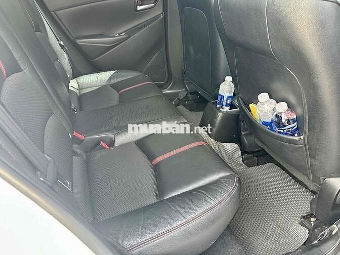 Mazda Mazda 2 2016 Trắng Tự động 60.000 km