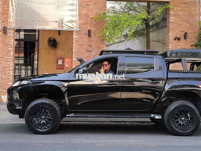Mitsubishi Triton 2019 2.4 Mivec 4x4 AT Đen