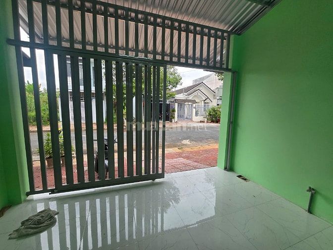 Bán nhà MT Phan Văn Đáng,TP Vĩnh Long. DT 4.5x18- Nhà MỚI ở ngay