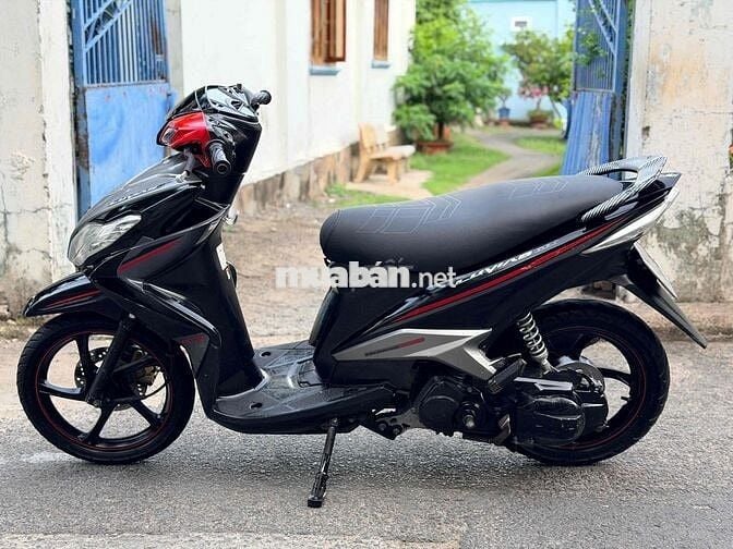 Yamaha Luvias FI Đen, Đỏ, Bạc