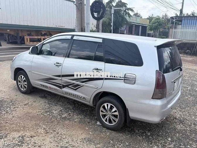Toyota Innova 2010 Số sàn Bạc 7 chỗ