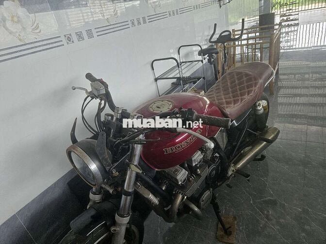 Honda CB750 côn tay màu Đỏ