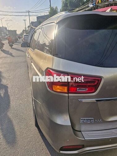Kia Sedona 2.2 Dầu 2020 Vàng cát Số tự động