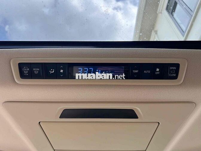 Toyota Alphard 2023 Đen 72 ngàn km