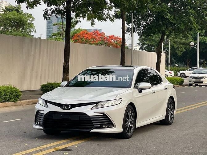 Toyota Camry 2.0Q 2023 Trắng Ngọc Trai | 50,000 Km