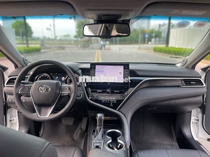 Toyota Camry 2.0Q 2023 Trắng Ngọc Trai | 50,000 Km