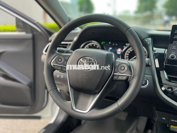 Toyota Camry 2.0Q 2023 Trắng Ngọc Trai | 50,000 Km