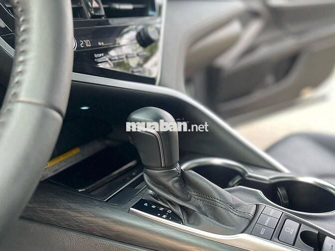 Toyota Camry 2.0Q 2023 Trắng Ngọc Trai | 50,000 Km