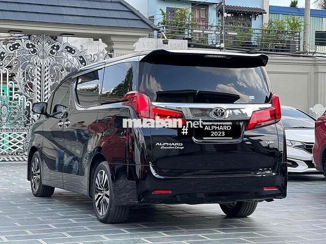 Toyota Alphard 2023 Đen 72 ngàn km